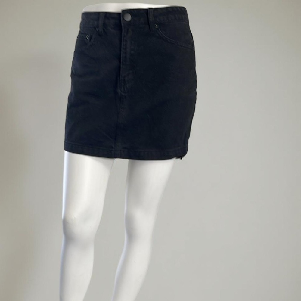 Forever 21 Classic Black Denim Skirt Size S